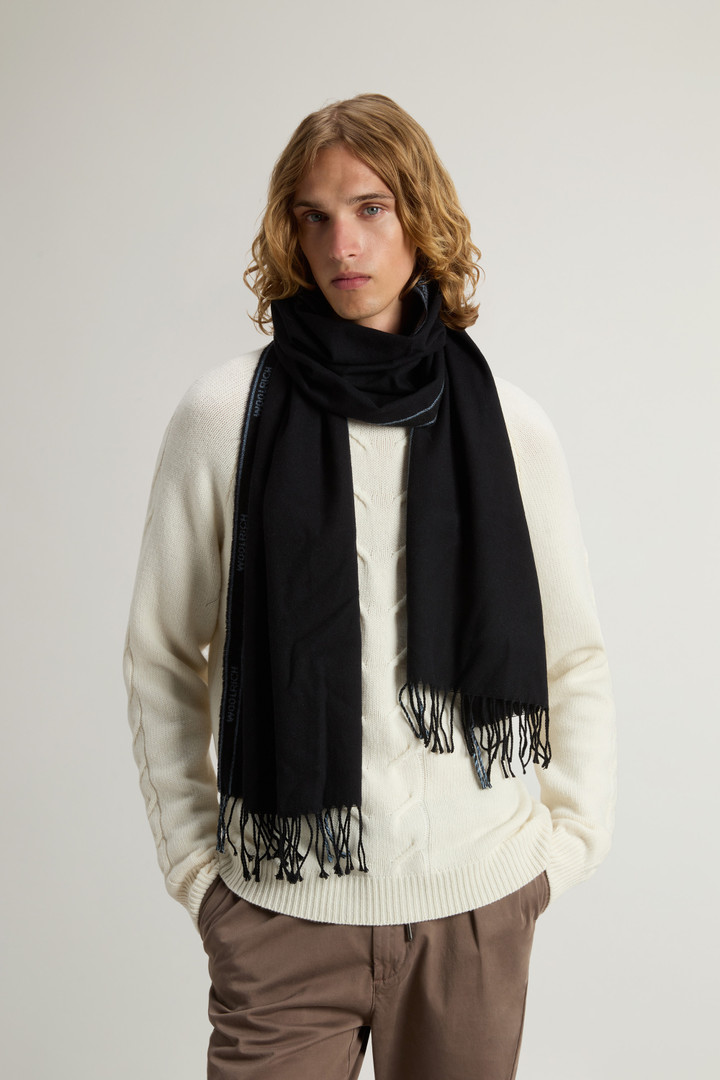 Scarf in Virgin Wool Blend Black photo 4 | Woolrich