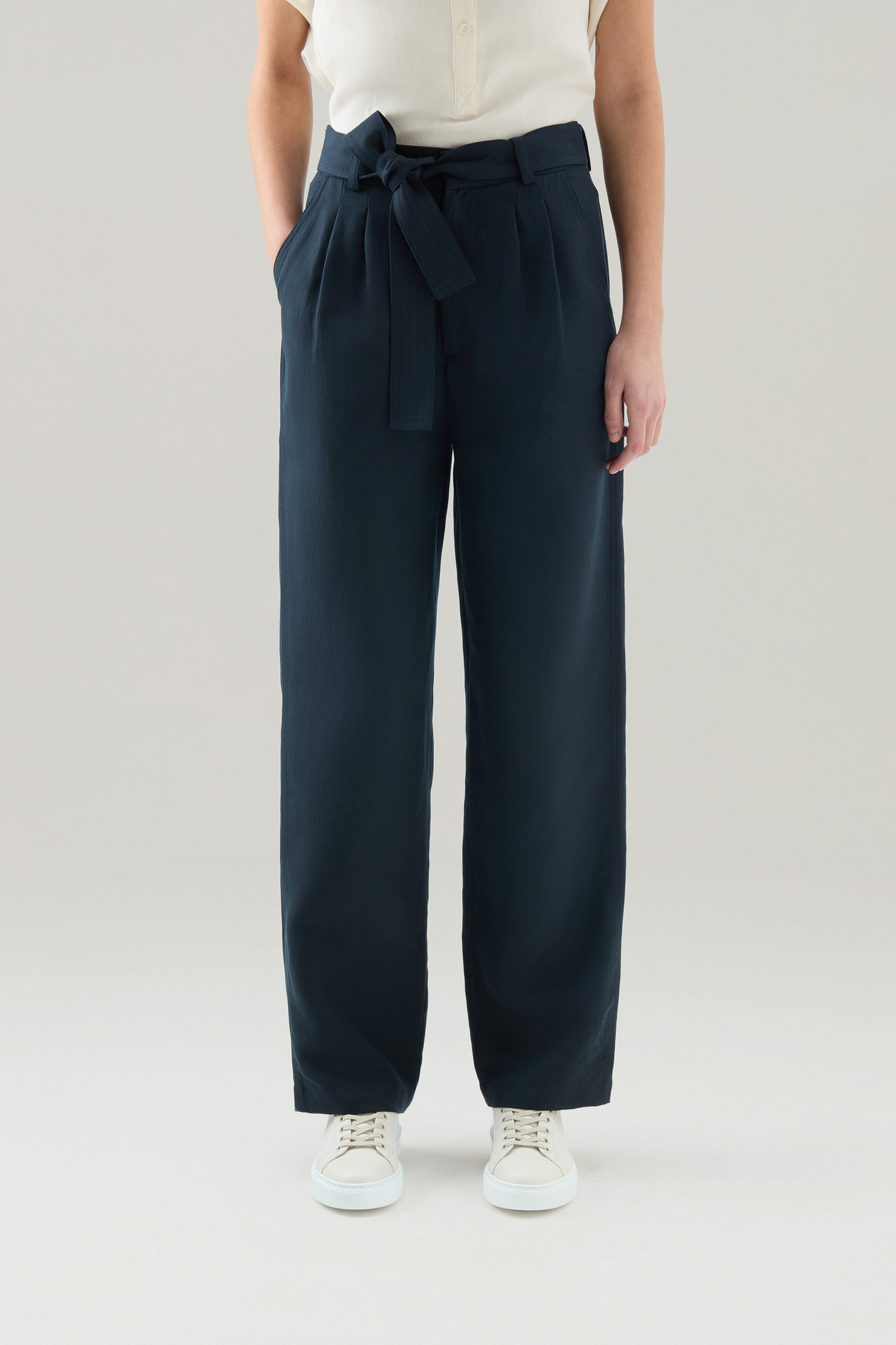 Women's Belted Pants in Linen Blend Blue