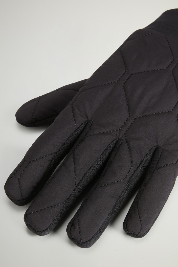 QUILTED GLOVES Black photo 2 | Woolrich