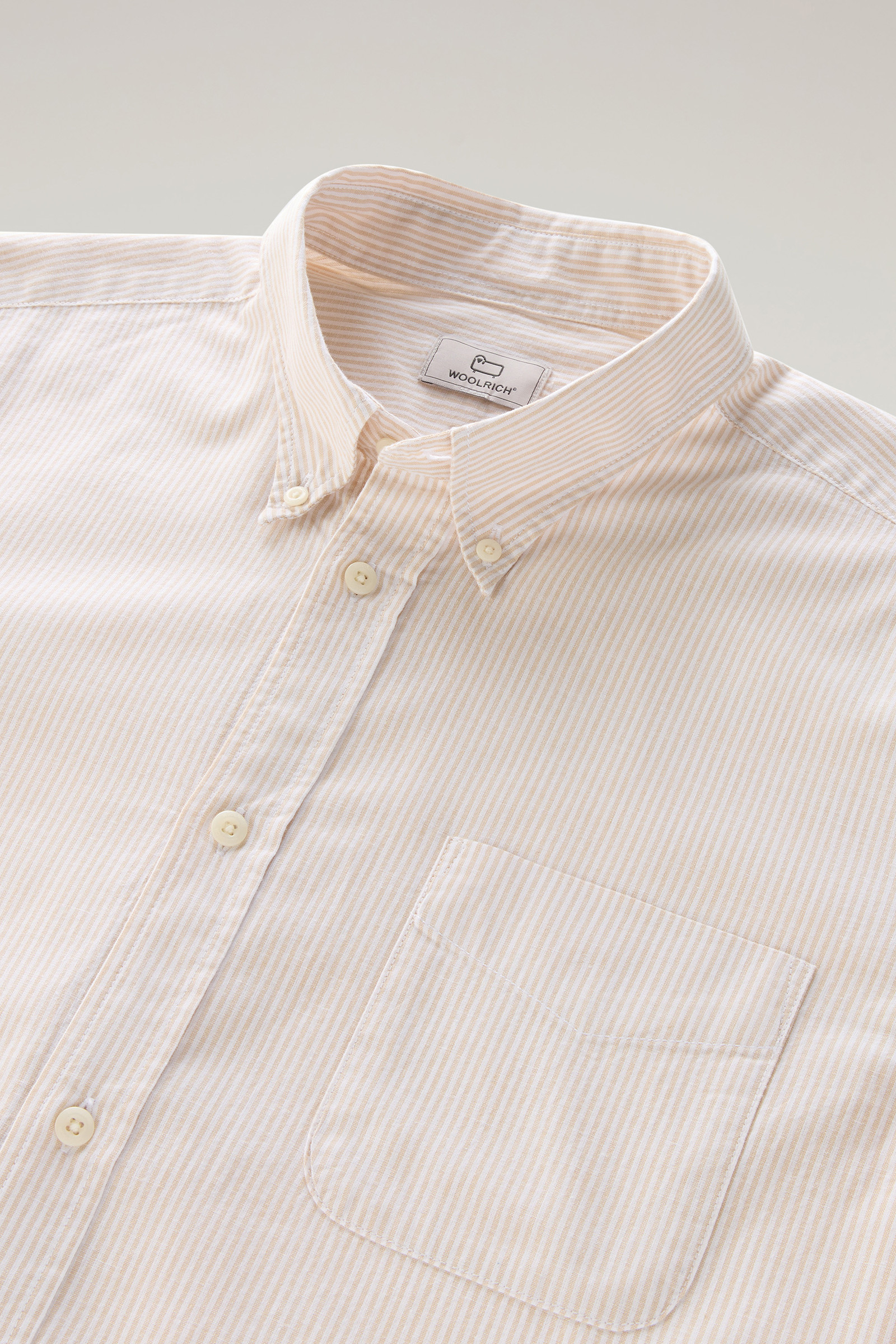 Chemise à rayures en lin et coton mélangés beige photo 6 | Woolrich
