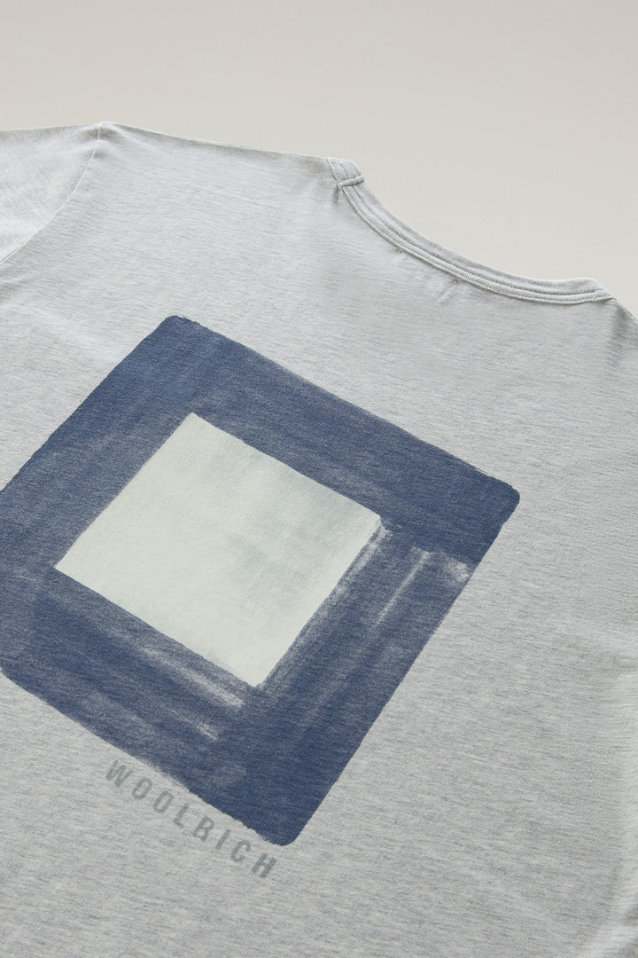 T-Shirt aus reiner Baumwolle mit kleiner Tasche Grau photo 7 | Woolrich