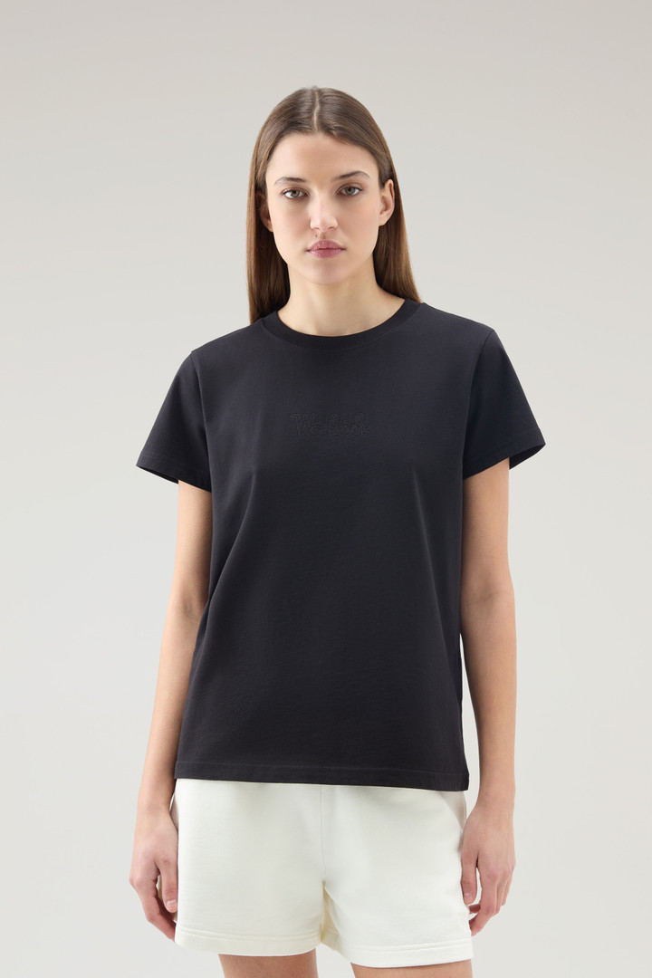 T-Shirt aus reiner Baumwolle mit aufgesticktem Logo Schwarz photo 1 | Woolrich