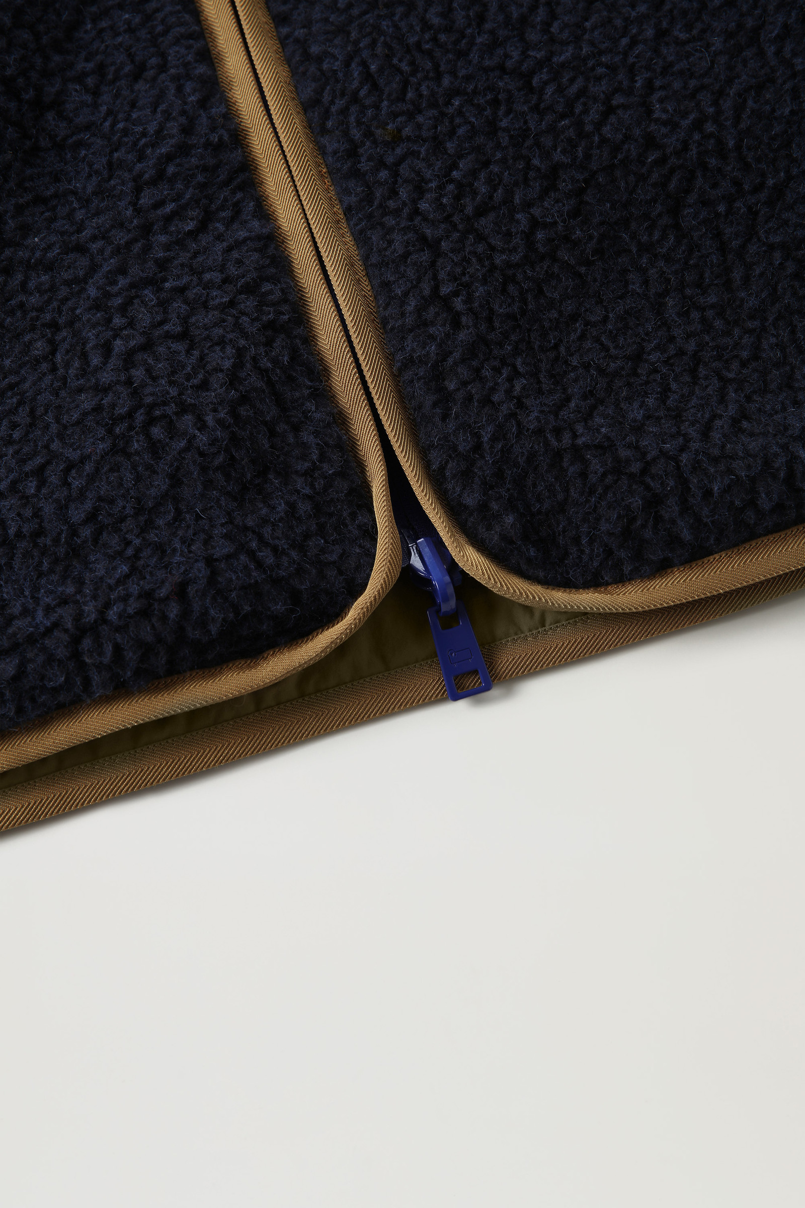 Reversible Curly Fleece aus Sherpa und Taslan Nylon blau photo 8 | Woolrich