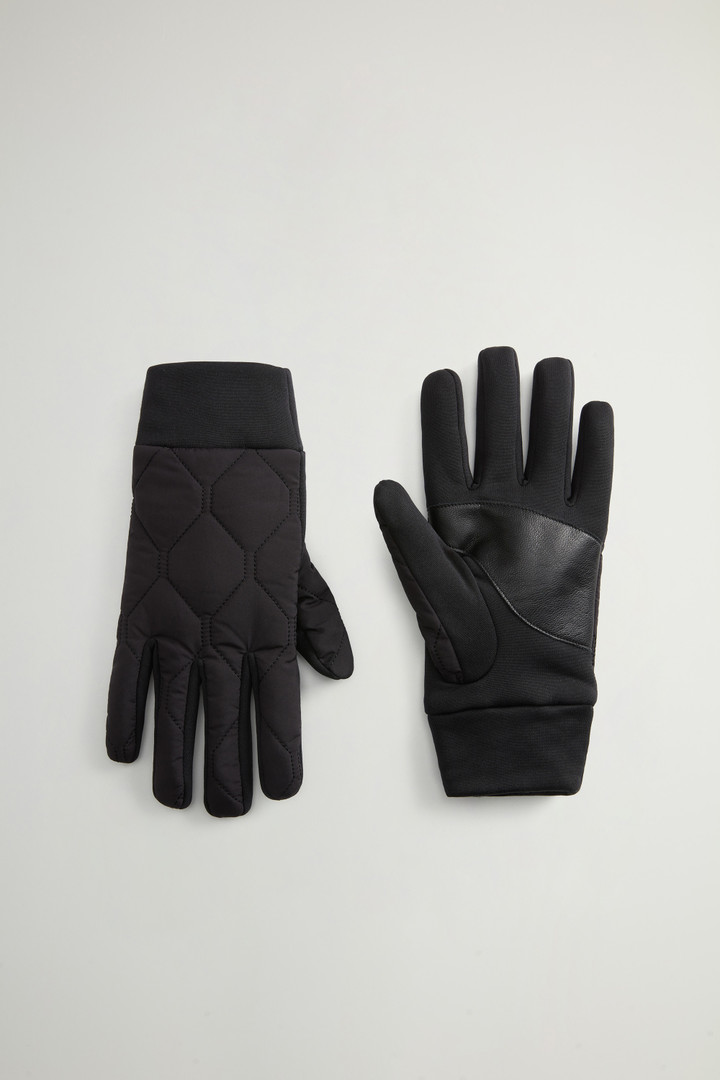 QUILTED GLOVES Black photo 1 | Woolrich