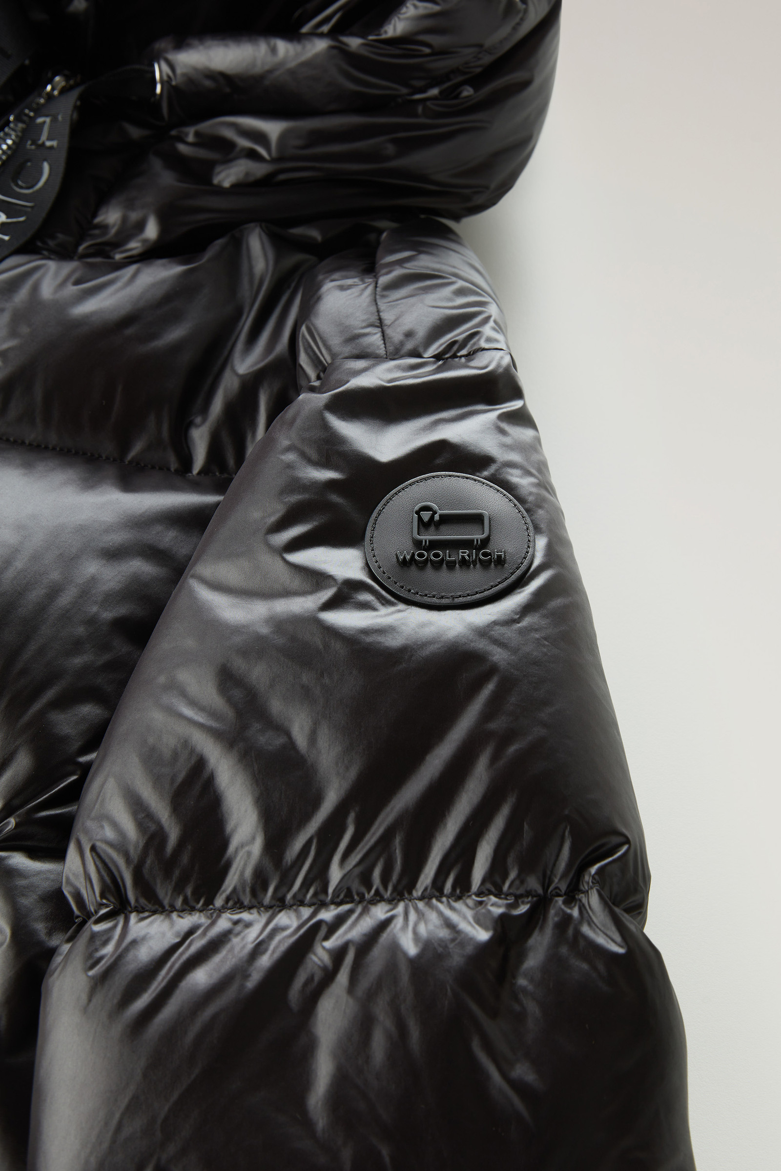 Aliquippa Short Down Jacket in Glossy Nylon Black | Woolrich USA