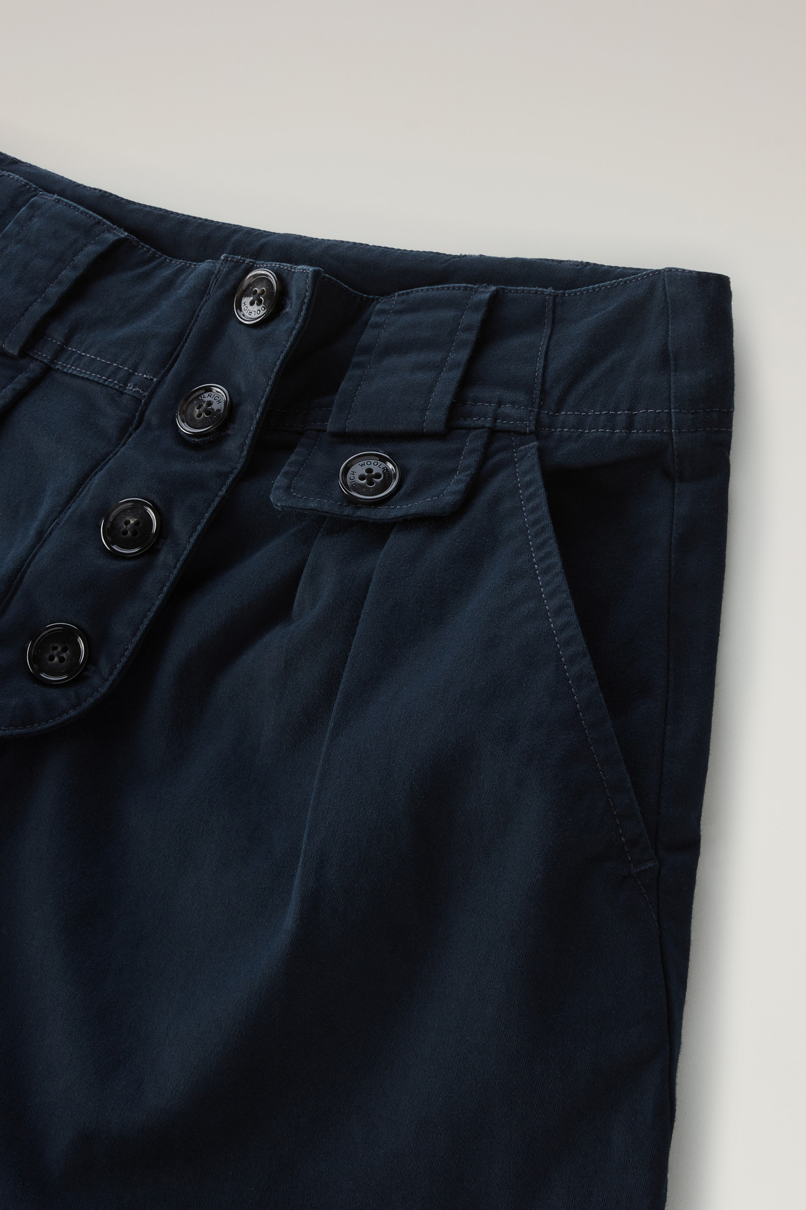 Pantaloncini in twill di cotone elasticizzato tinti in capo blu photo 6 | Woolrich