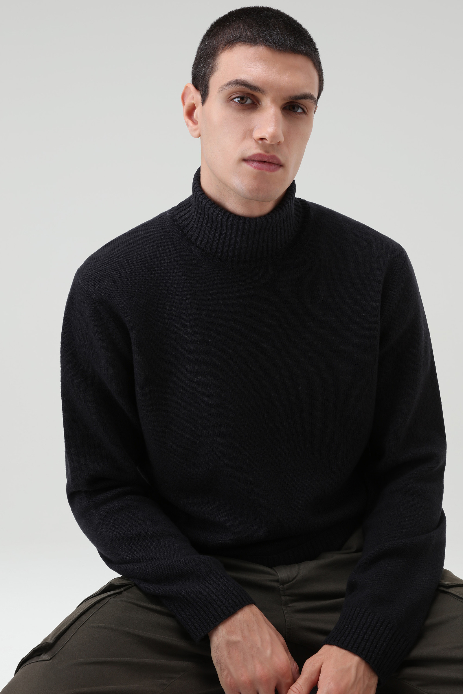 Garment-dyed Turtleneck Sweater in Pure Virgin Wool Black photo 4 | Woolrich
