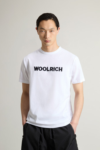 Tシャツ・カットソー WOOLRICH Men T-shirt White CFWOTE0161MRUT4061 8887 Men's Striped Pure Cotton T-Shirt with Logo white | Woolrich US