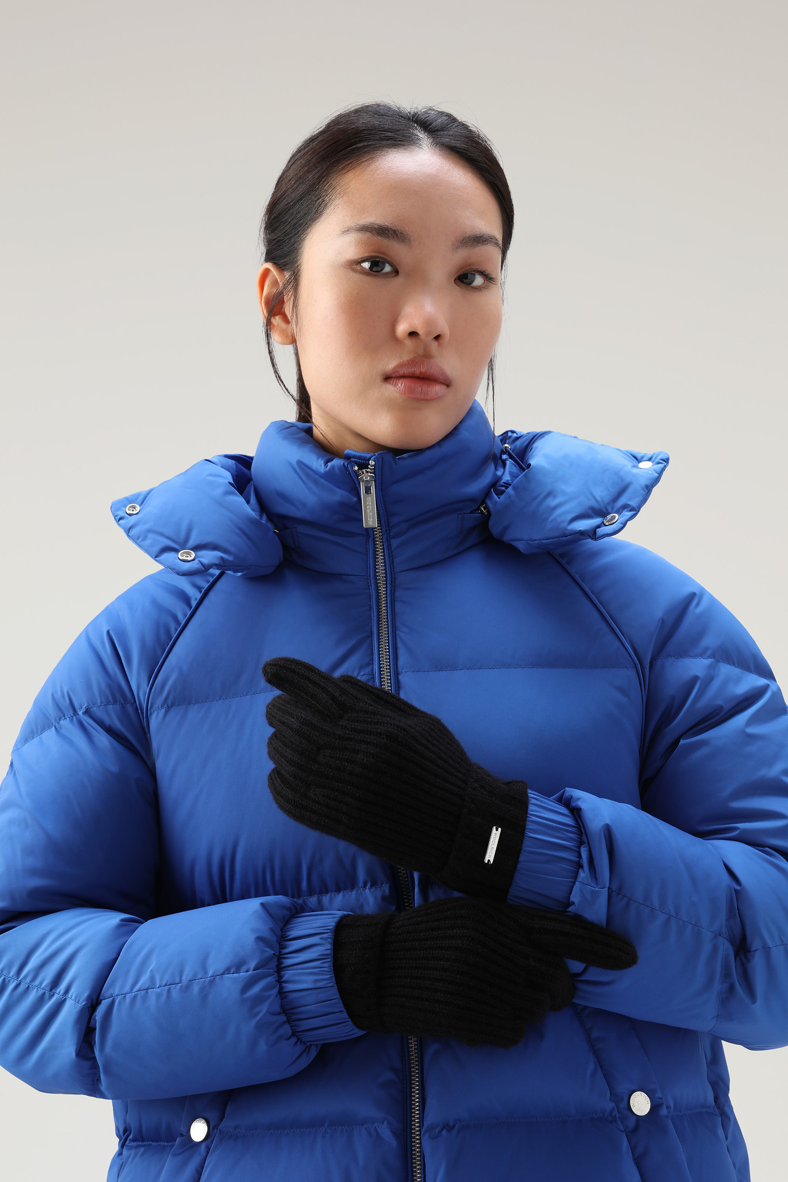 Gerippte Handschuhe aus Kaschmir Schwarz photo 2 | Woolrich