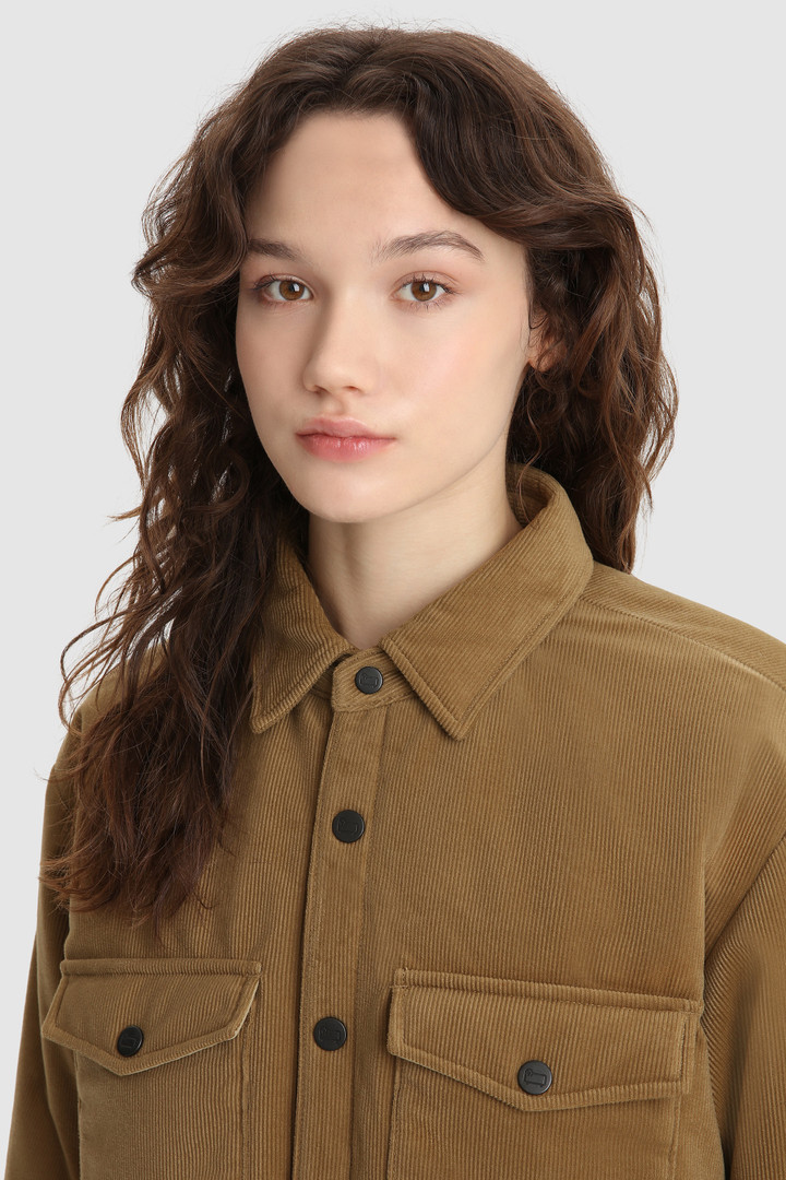 Geïsoleerd corduroy shirt