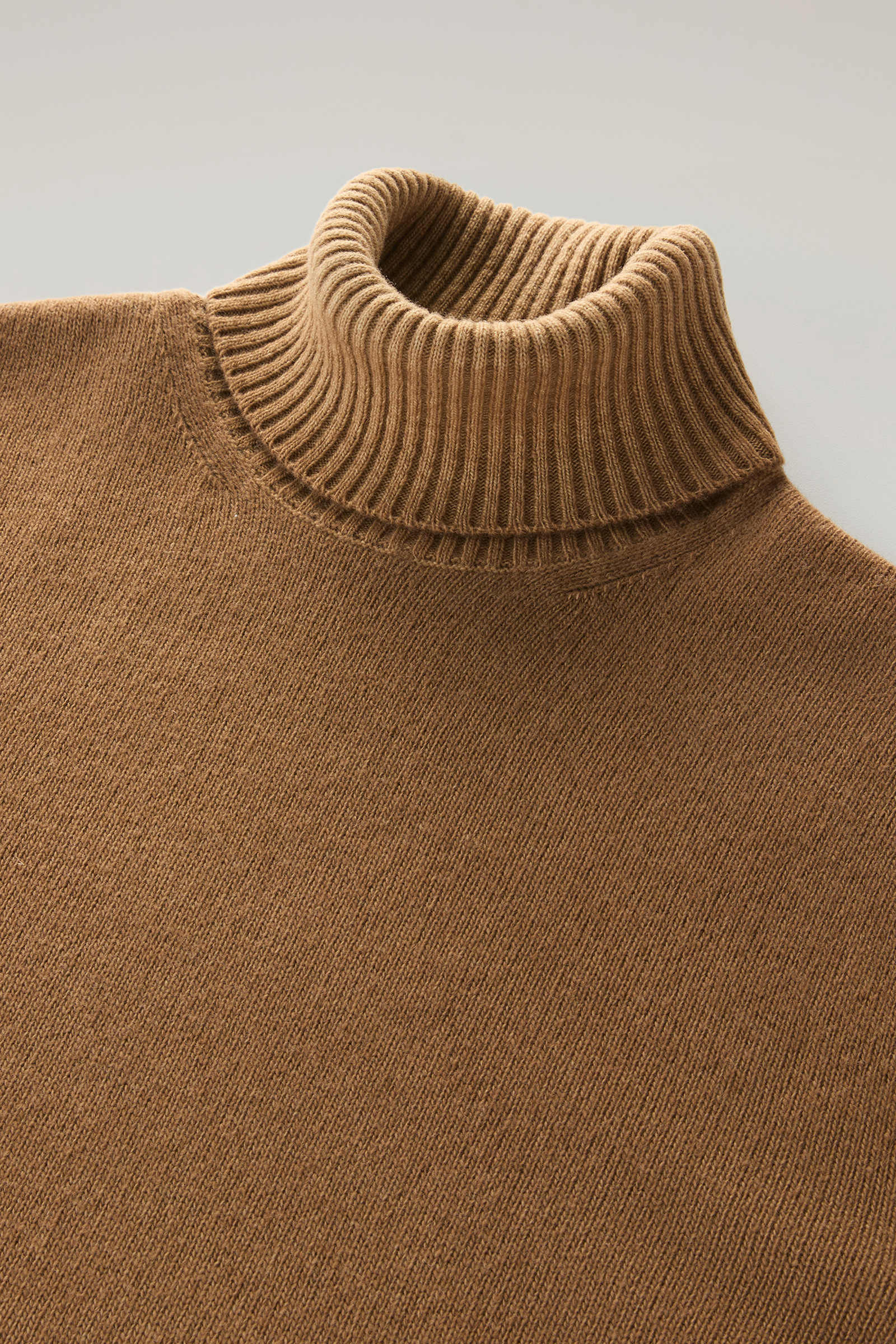Men's Garment-dyed Turtleneck in Pure Virgin Wool Brown | Woolrich USA