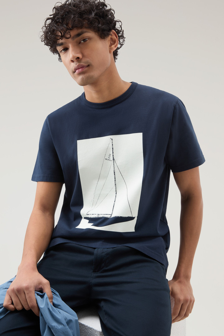 T-Shirt aus reiner Baumwolle mit nautischem Print Blau photo 4 | Woolrich
