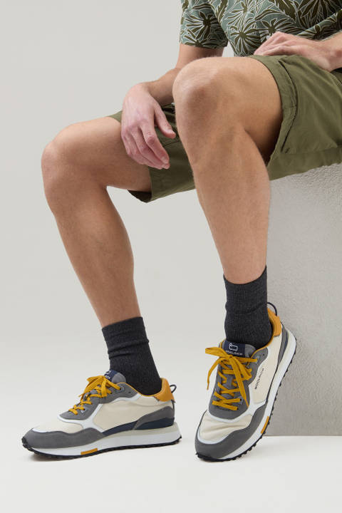 Retro-Sneaker aus Leder mit Nylon-Details Grau photo 2 | Woolrich