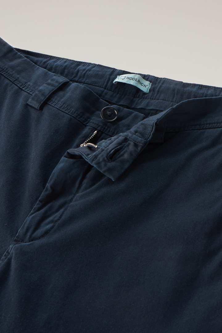 Pantalon chino en coton élastique teint en pièce Bleu photo 5 | Woolrich