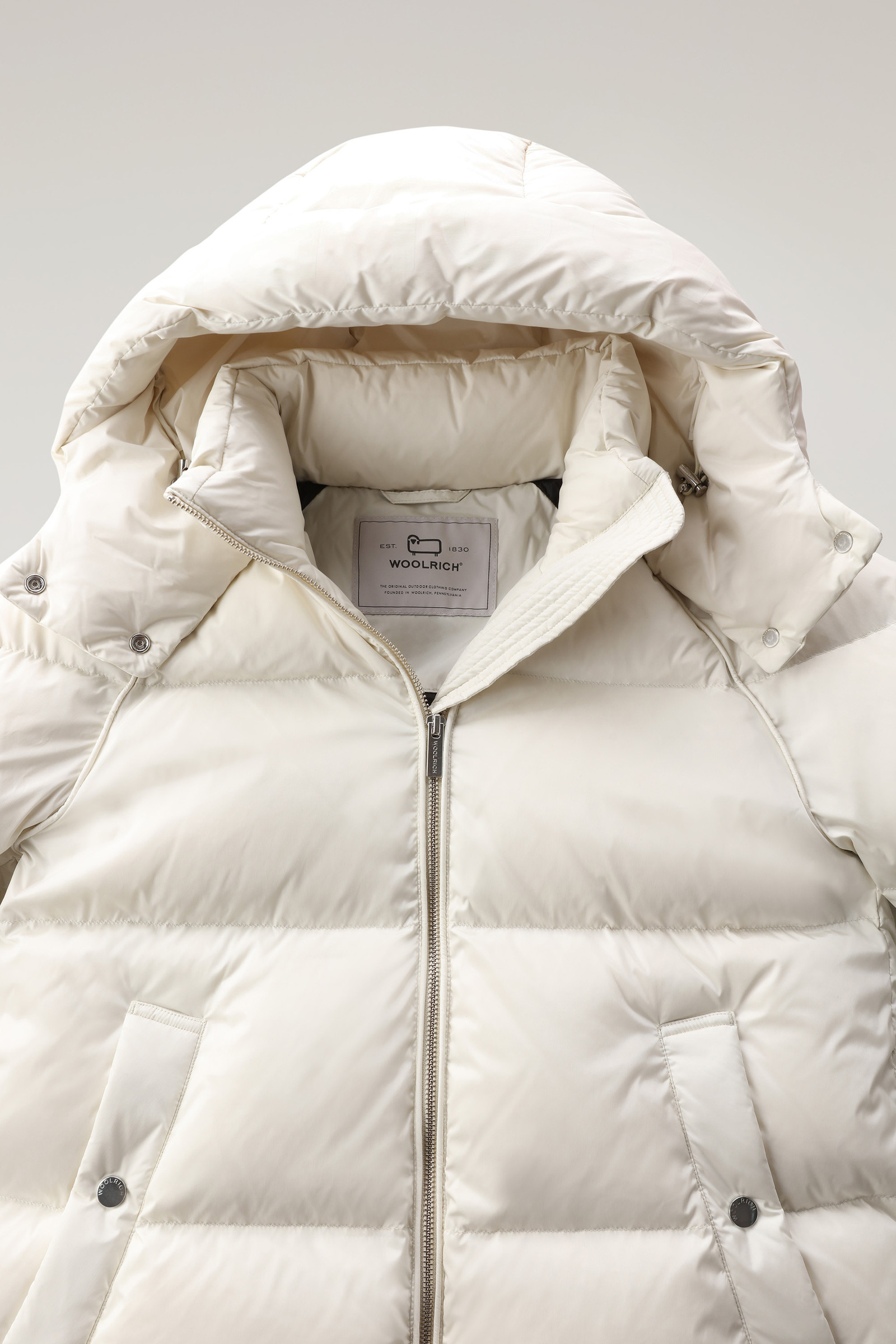 Alsea kort donsjack met afneembare capuchon photo 6 | Woolrich