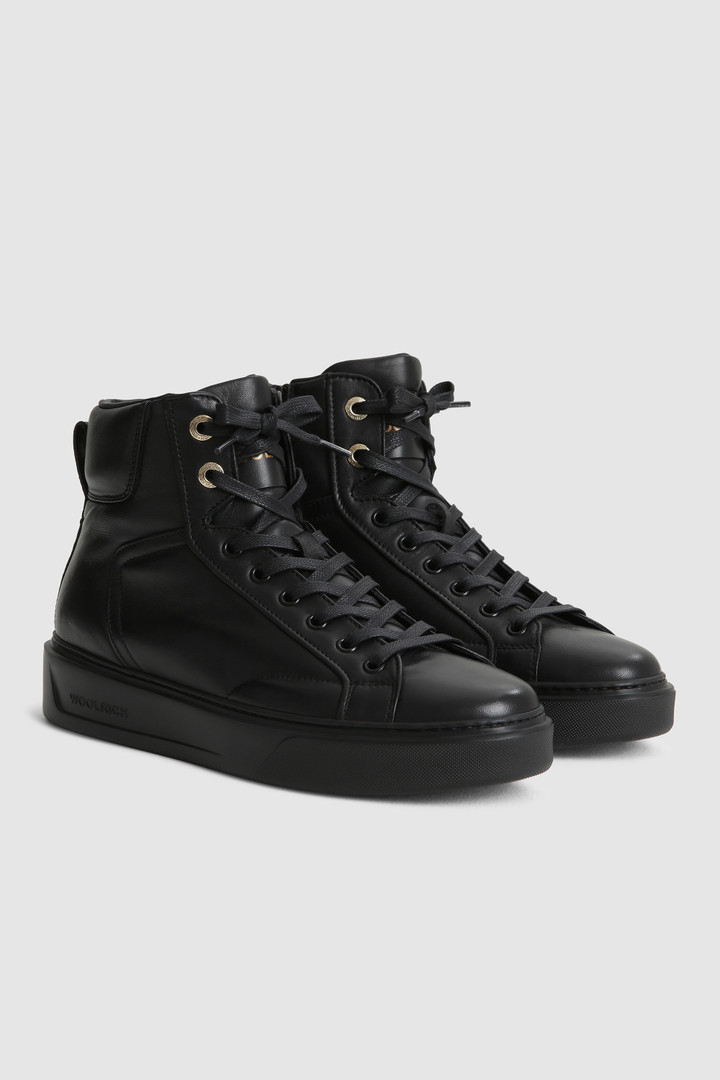 Klassieke halfhoge Court sneaker van doorgestikt nappaleer