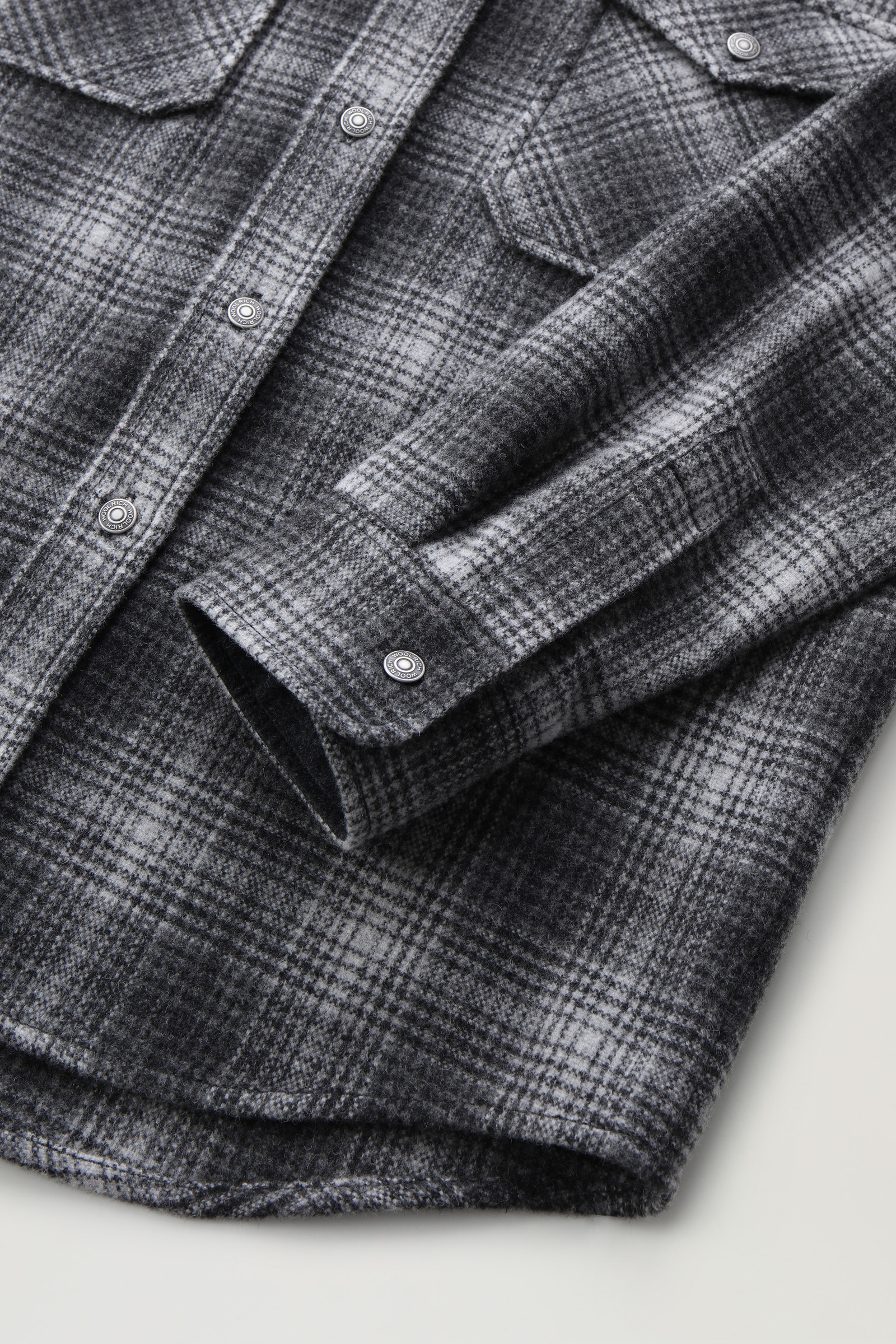 Giacca a camicia Alaskan in lana riciclata Melton Grigio photo 7 | Woolrich
