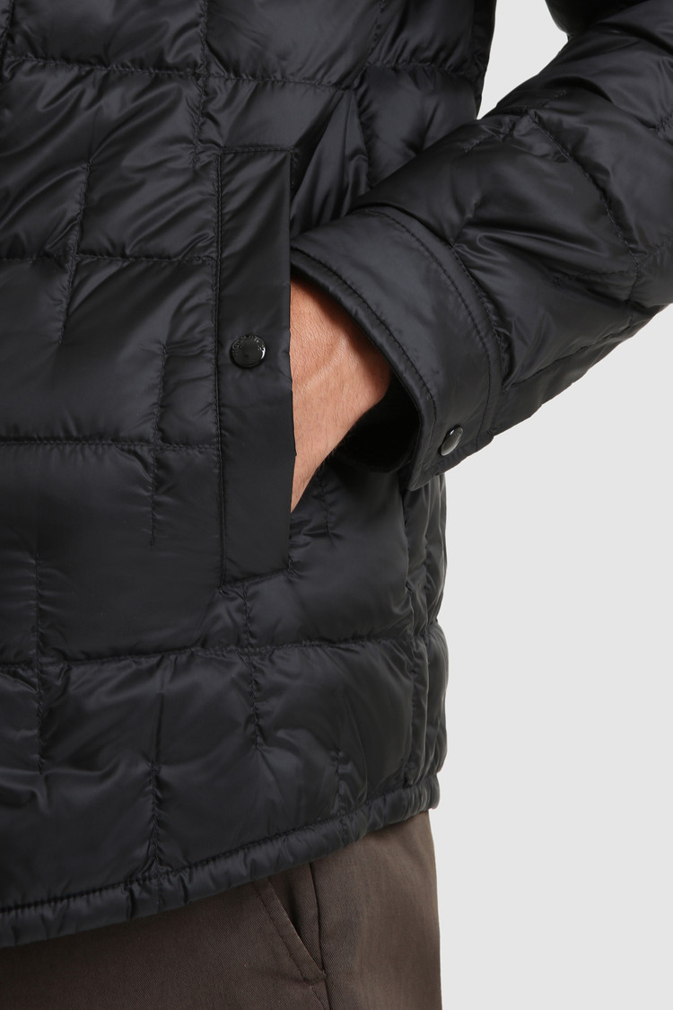 Deepsix packable overshirt in recycled nylon