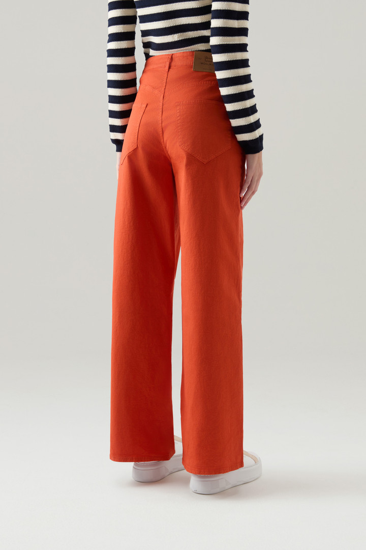 Pantalones de sarga de algodón elástico teñido en prenda Naranja photo 3 | Woolrich