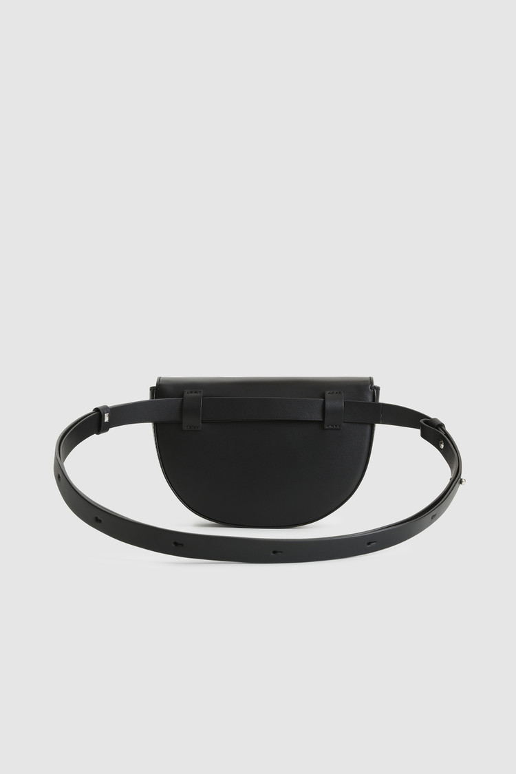 Petit sac à bandoulière en cuir avec fermeture magnétique