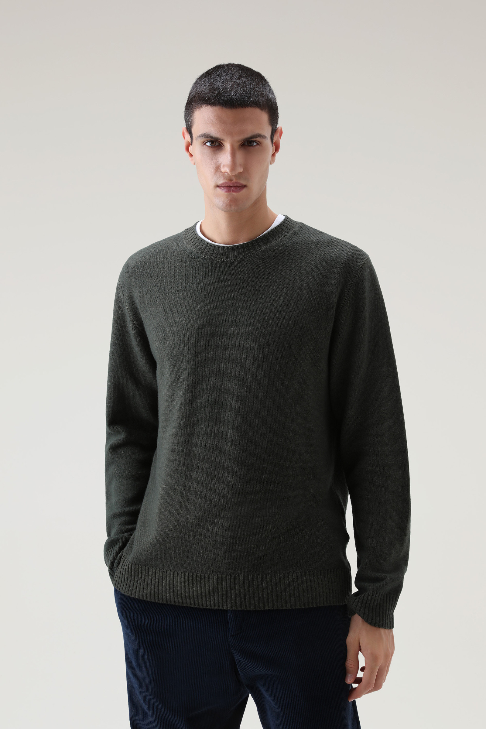 Pull à col ras-du-cou en laine vierge teint en pièce vert | Woolrich