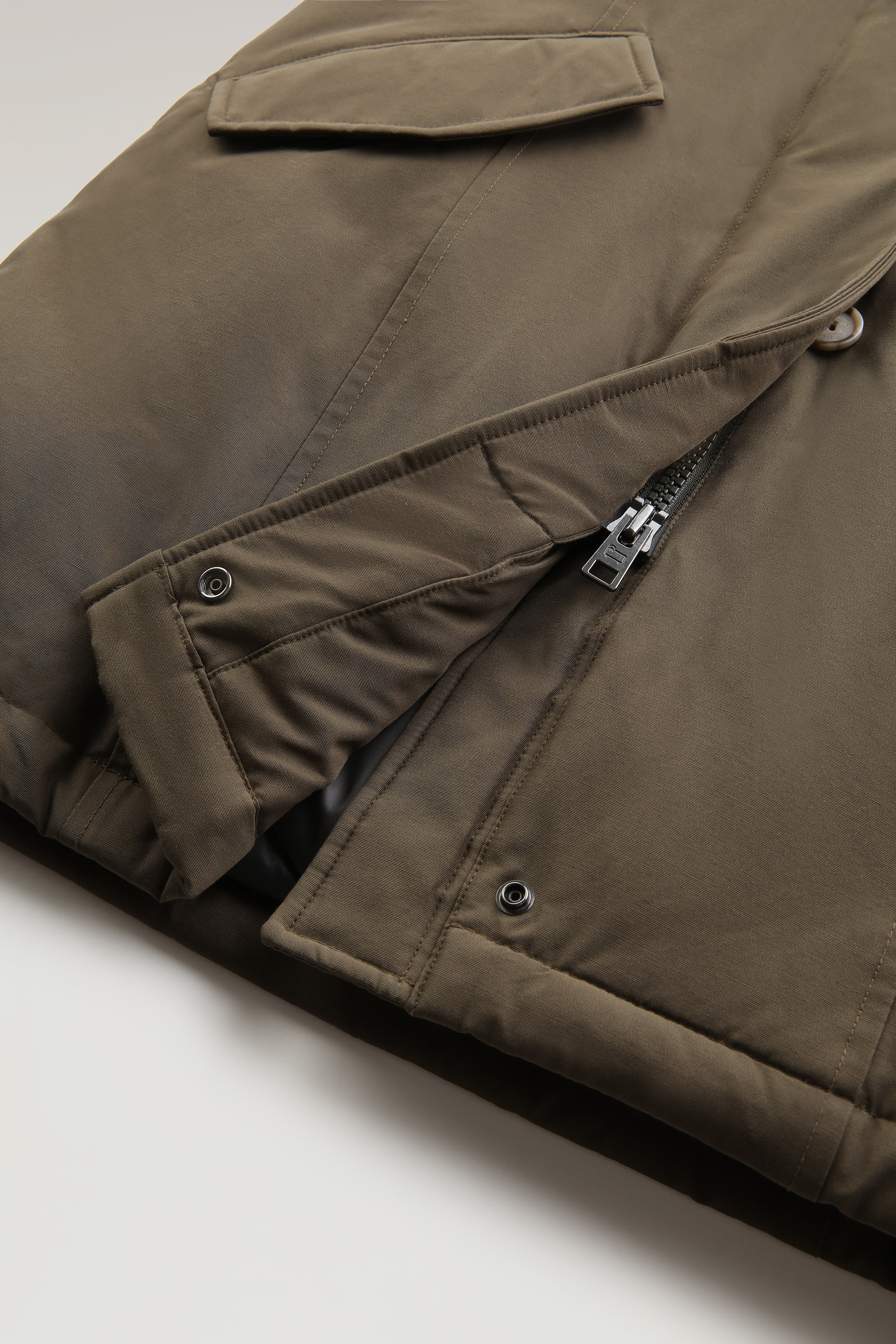 Arctic Parka in Ramar Cloth con pelliccia removibile verde photo 9 | Woolrich