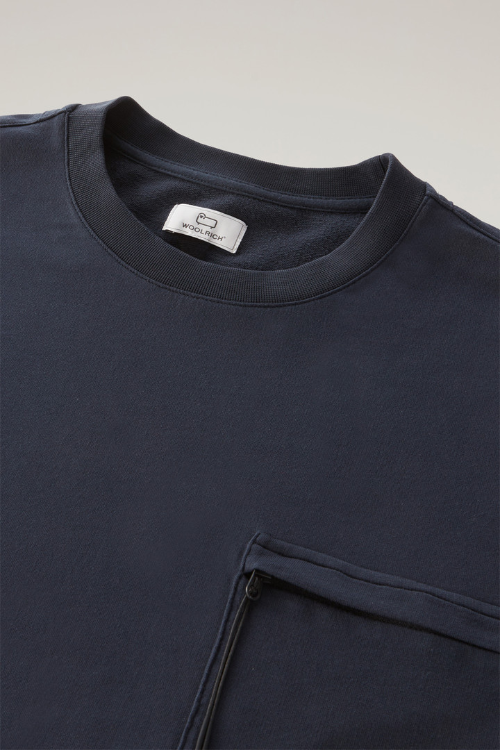 Sweat-shirt à col rond en pur coton muni d’une poche zippée Bleu photo 2 | Woolrich