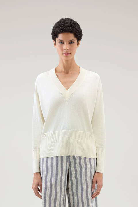 Sweater mit V-Ausschnitt aus Baumwolle und Kaschmir Weiß | Woolrich