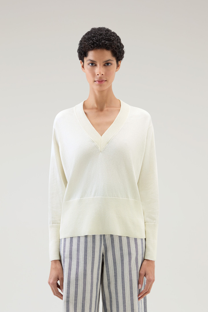 Women's V-Neck Sweater in Cotton and Cashmere White | Woolrich USA
