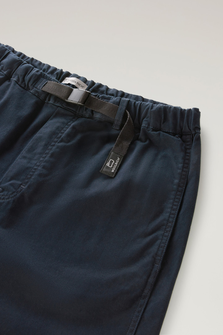 Stückgefärbte Chino-Shorts aus Stretch-Baumwolle Blau photo 6 | Woolrich