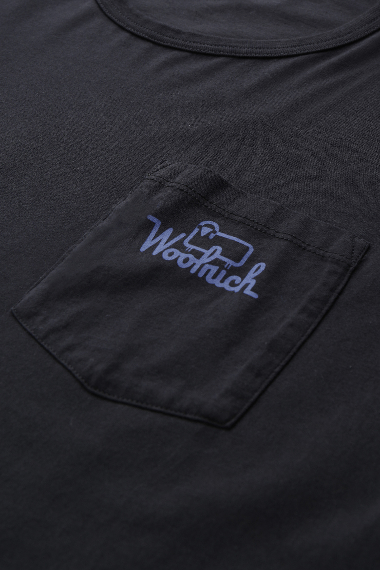 Langärmeliges Foundation Tee aus Bio-Baumwolle Schwarz photo 7 | Woolrich