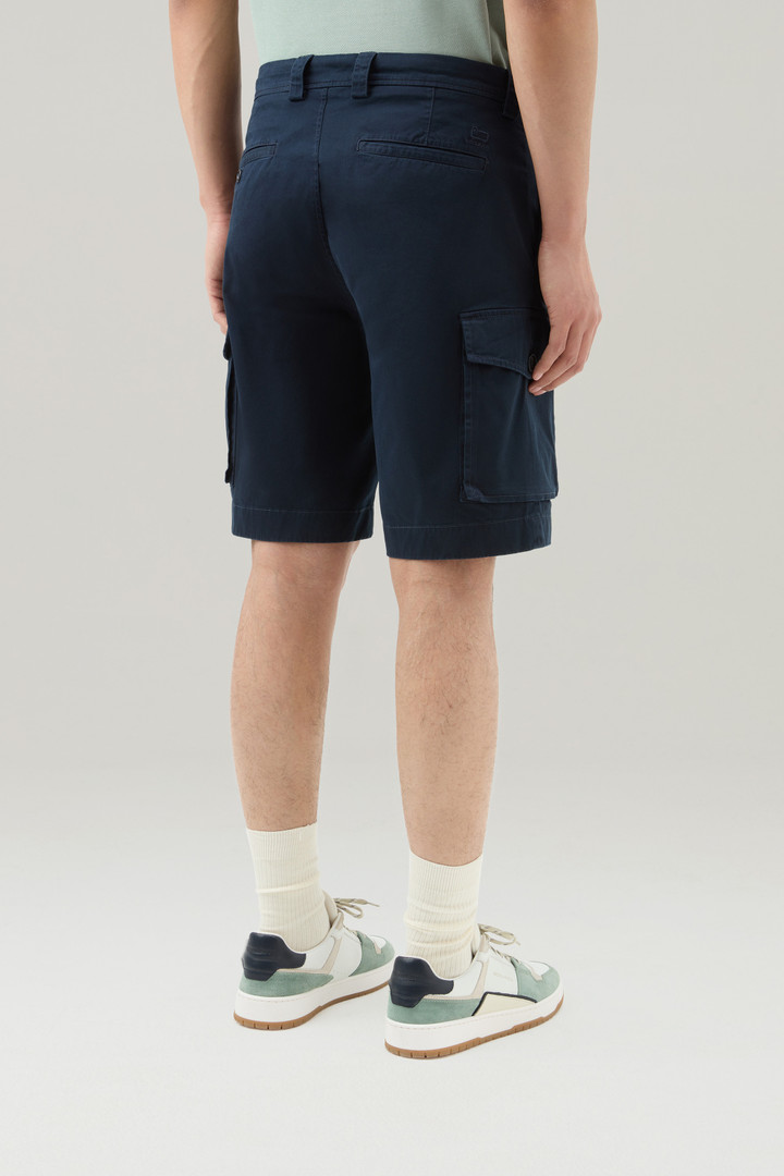 Garment-Dyed Cargo Shorts in Stretch Cotton Blue photo 3 | Woolrich