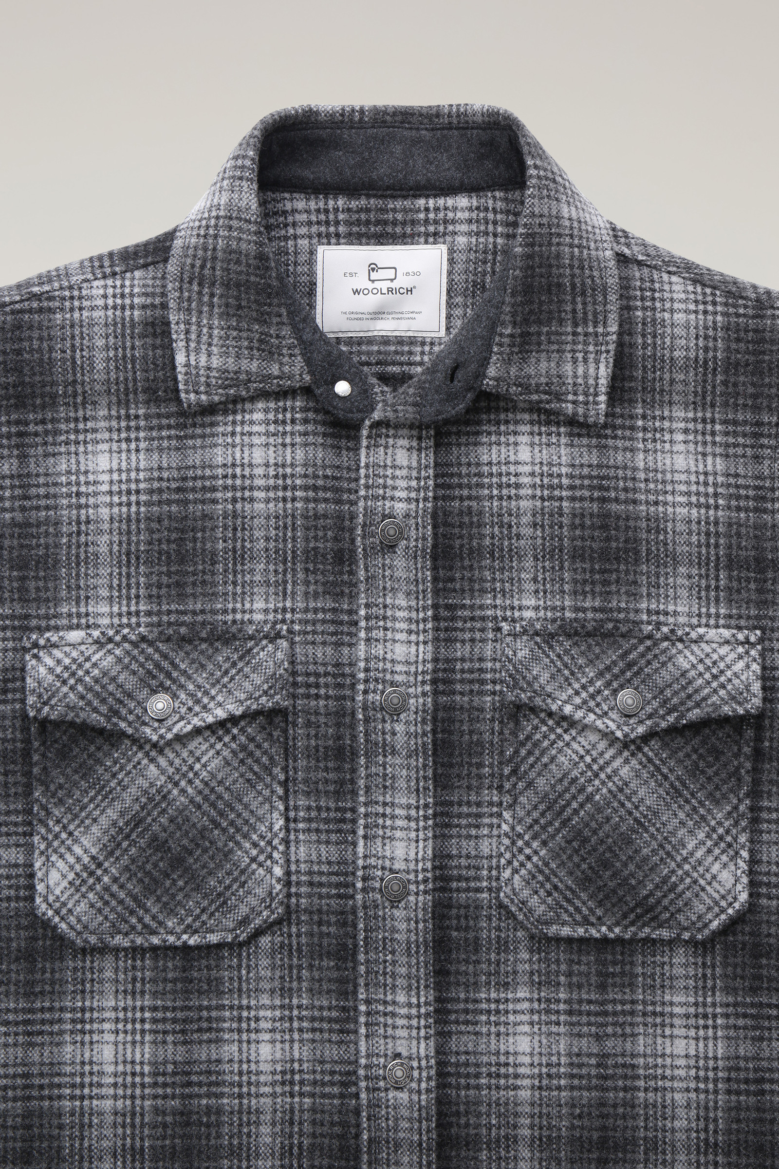Giacca a camicia Alaskan in lana riciclata Melton Grigio photo 6 | Woolrich
