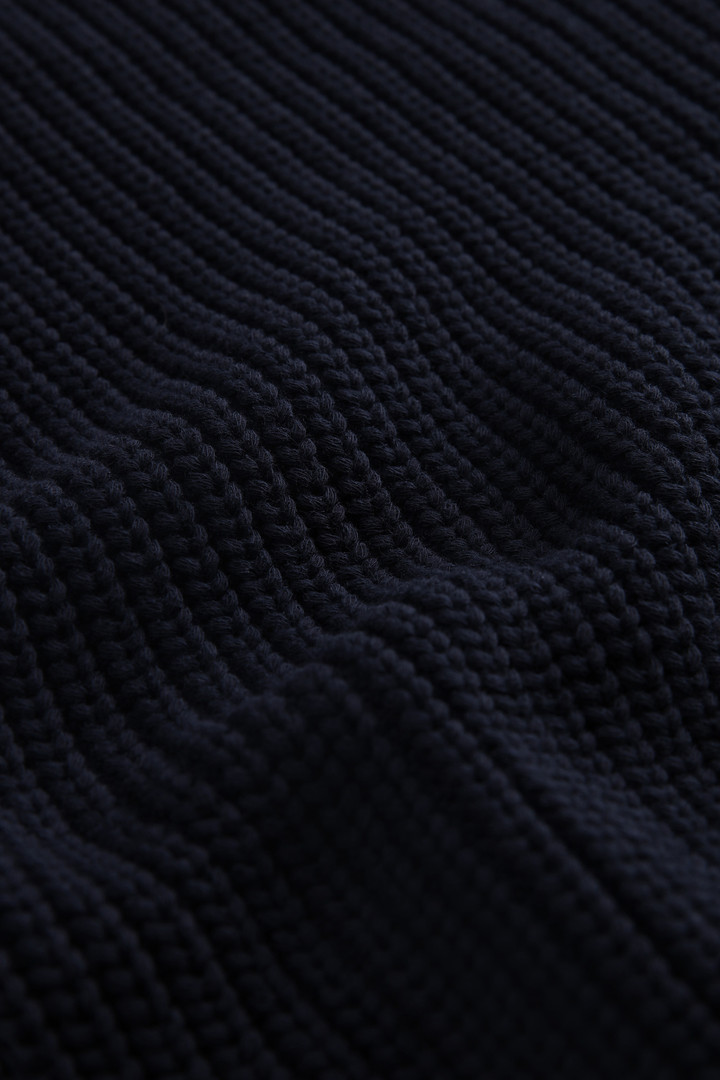 Pull à col en V en coton doux bleu photo 8 | Woolrich