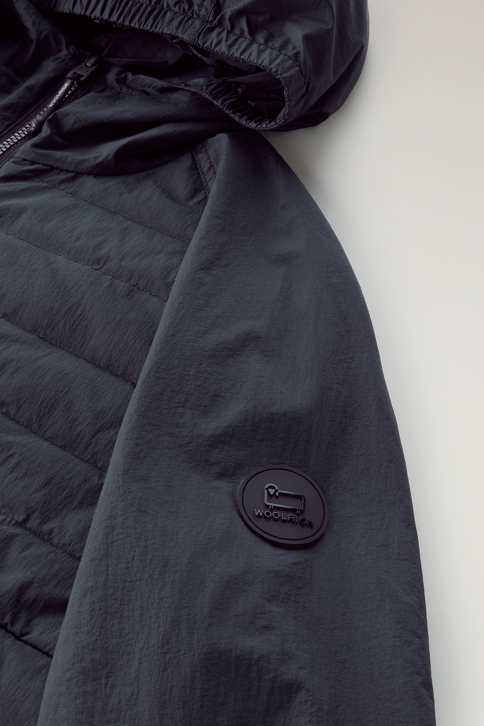 Veste Hybrid en nylon crinkle avec matelassage sur le devant et capuche bleu photo 7 | Woolrich