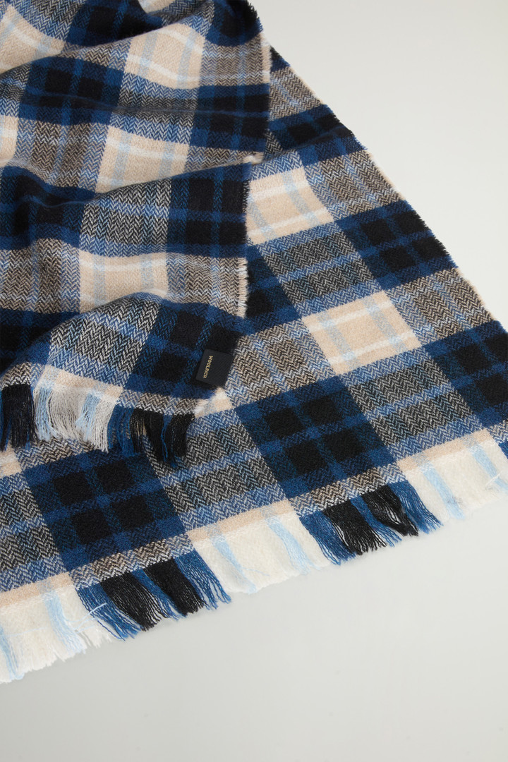 Scarf in Virgin Wool and Cashmere Blend with Checked Pattern Blue photo 3 | Woolrich