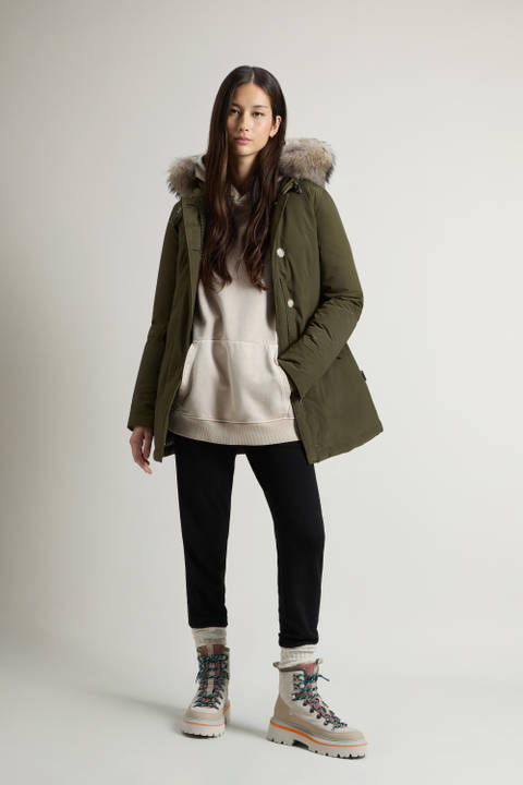 Arctic Parka in Urban Touch with Detachable Fur Green | Woolrich