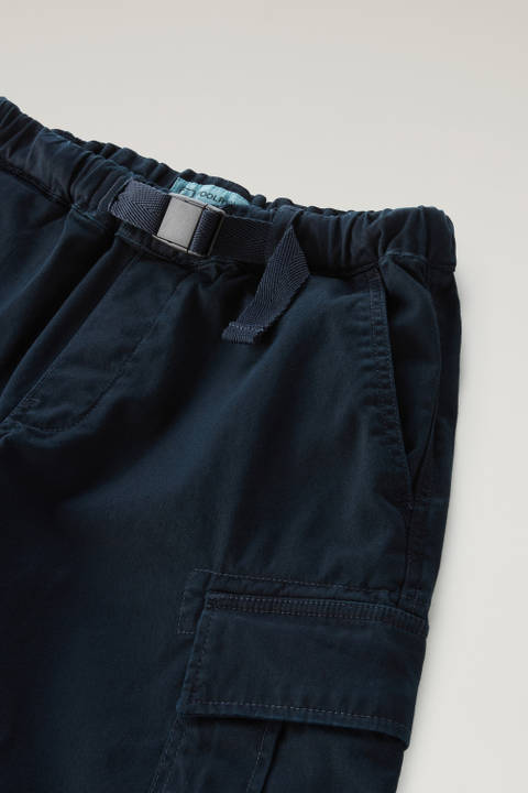 Boys' Garment-Dyed Cargo Shorts in Stretch Cotton Blue photo 2 | Woolrich