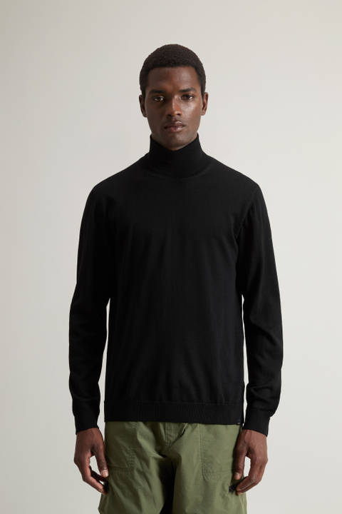 Pull à col montant en pure laine vierge Mérinos Noir | Woolrich