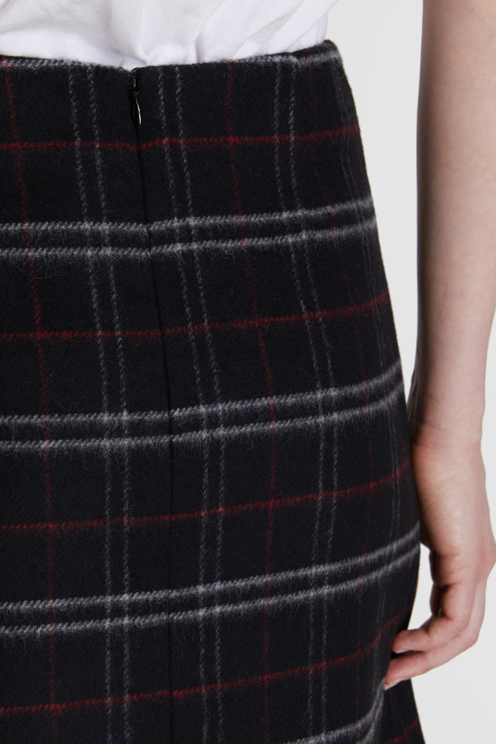 Stretch-wool skirt