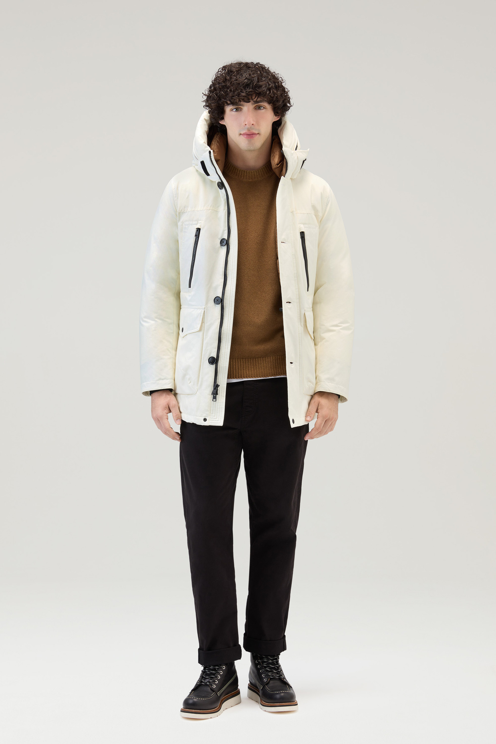 Garment-dyed Crewneck in Pure Virgin Wool Brown photo 2 | Woolrich