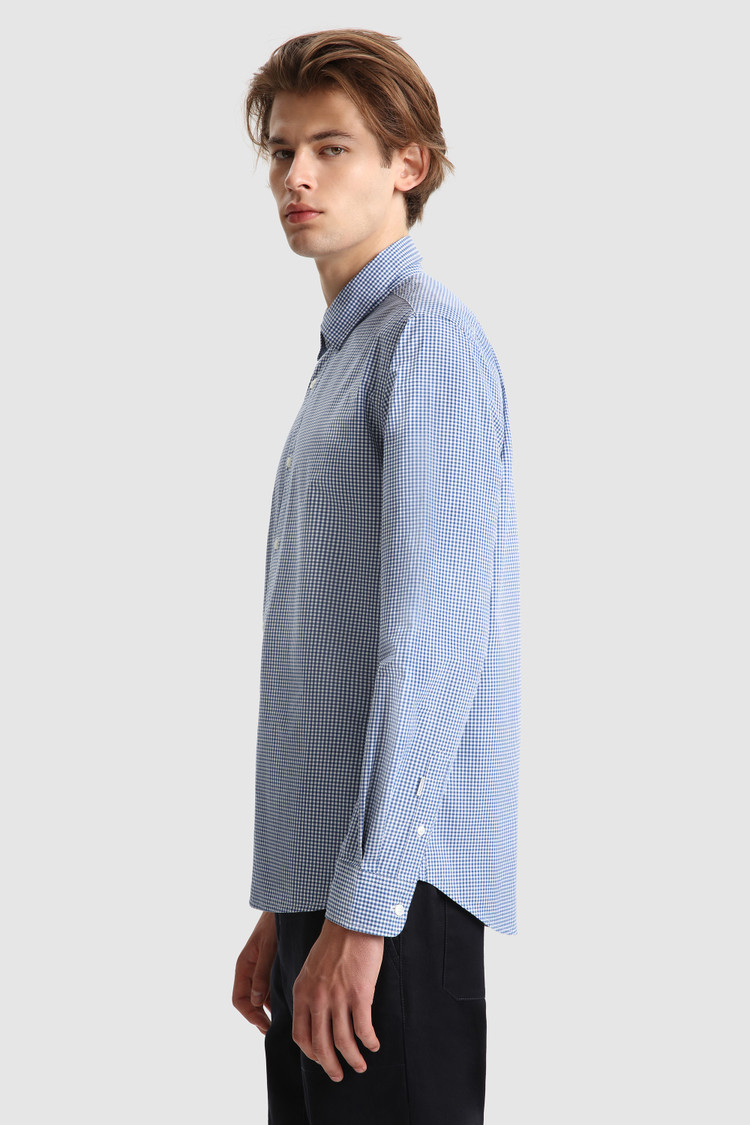 Camisa en popelina de algodón teñida en hilo