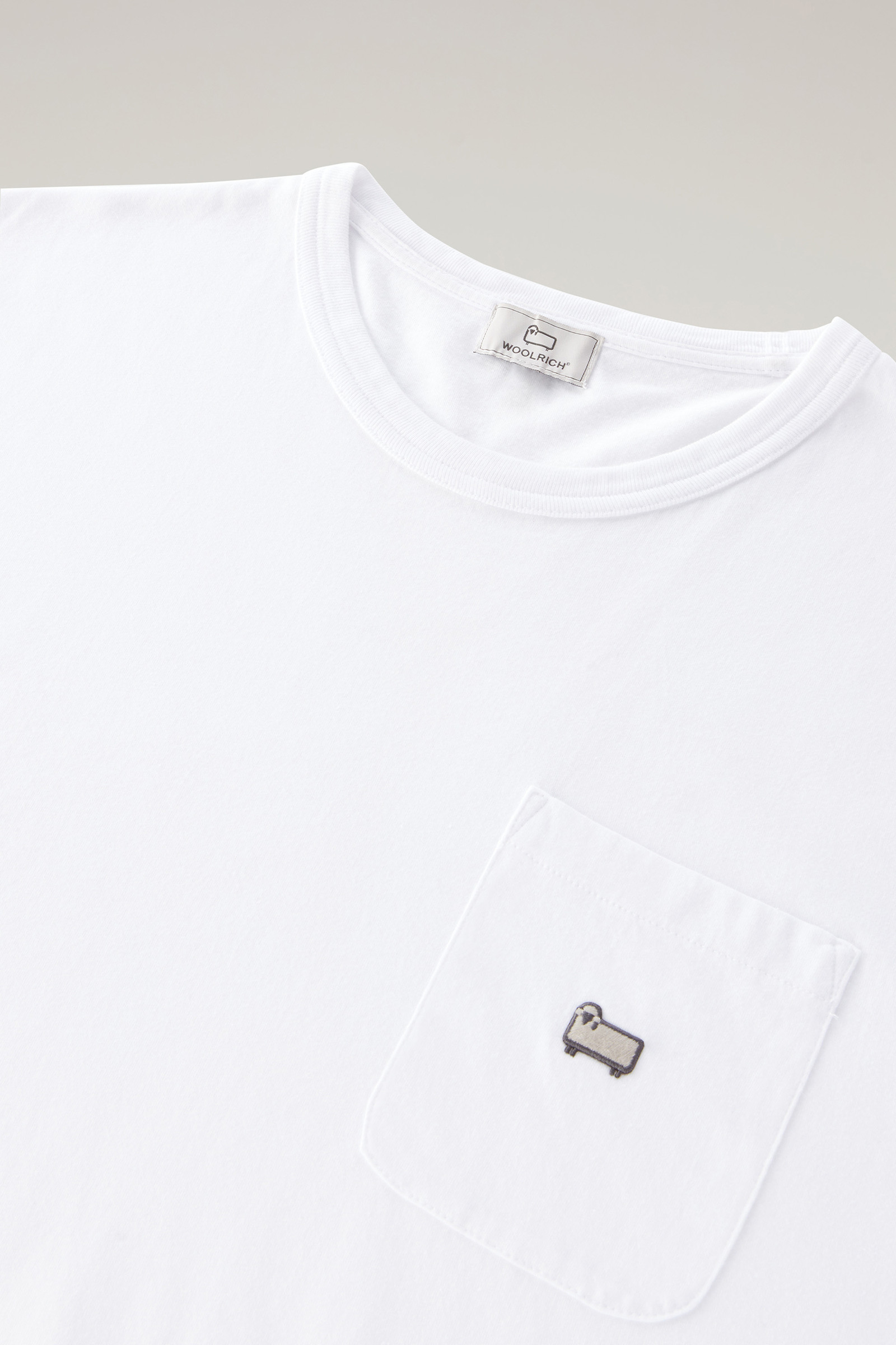 T-shirt aus reiner Baumwolle mit Brusttasche weiß photo 6 | Woolrich