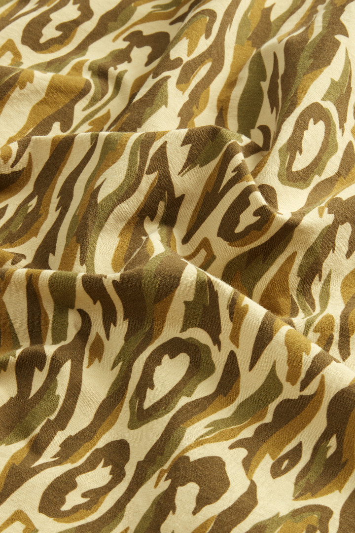 Overhemdjack van katoen- en linnenmix met Shadowbark-camouflagepatroon Beige photo 9 | Woolrich