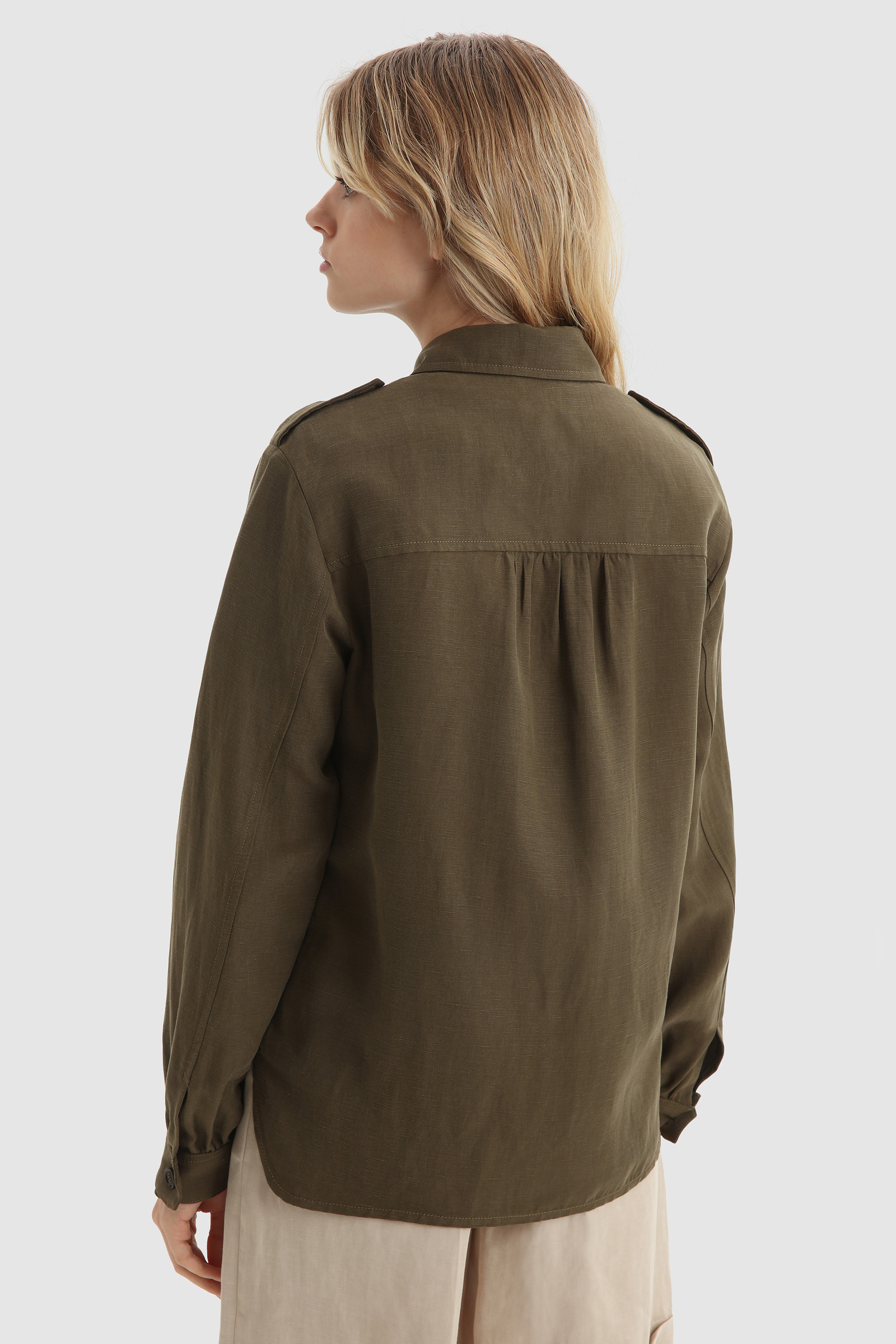 Outdoor Overshirt in Linen Blend Green photo 3 | Woolrich