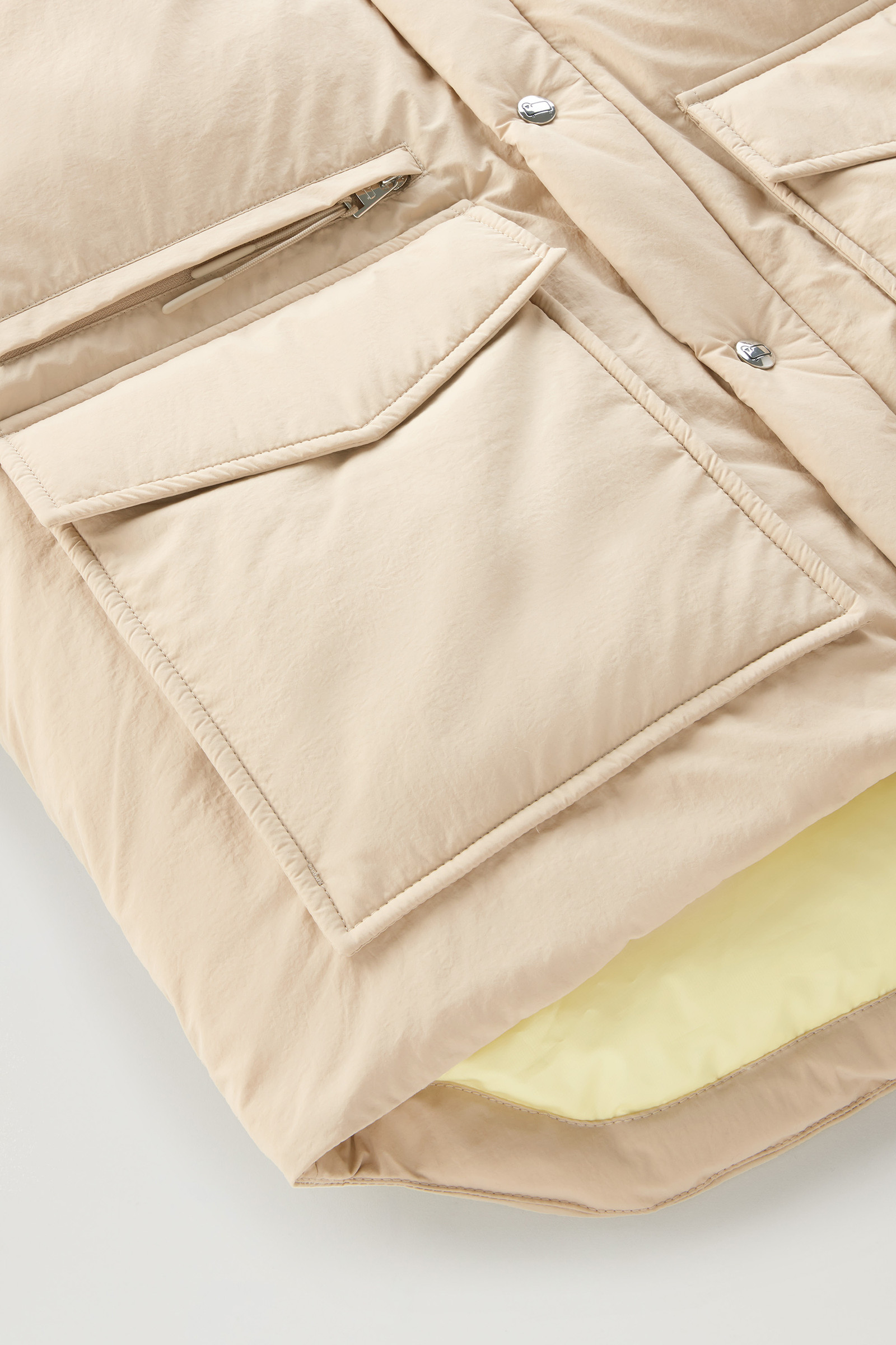Wattierte Jacke Aleutian aus Eco Taslan-Nylon mit abnehmbarer Kapuze beige photo 9 | Woolrich