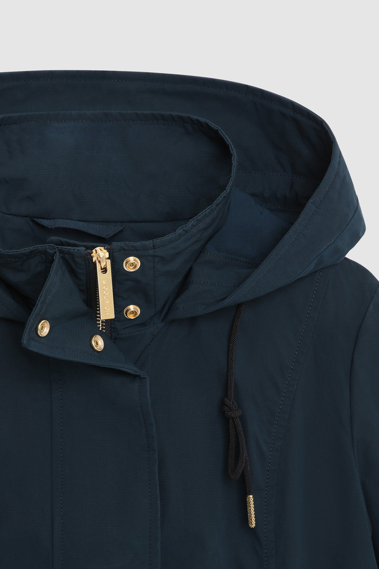 Parka Azun con cordón y capucha ajustable