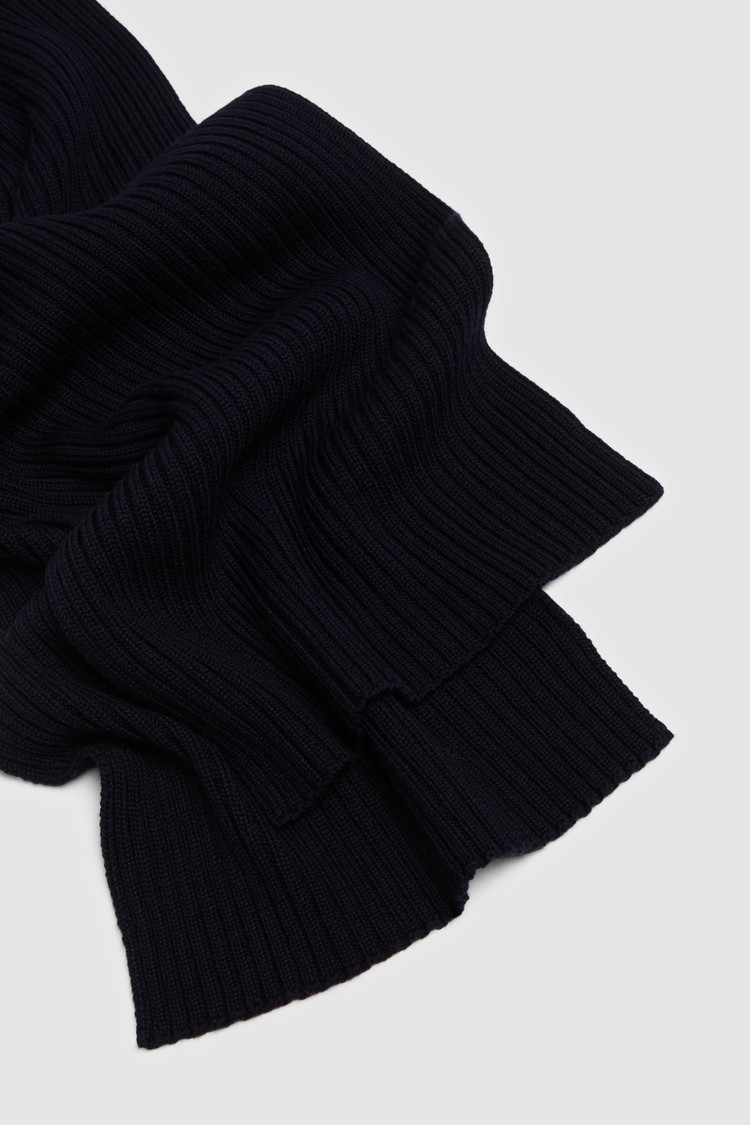Solid color wool scarf