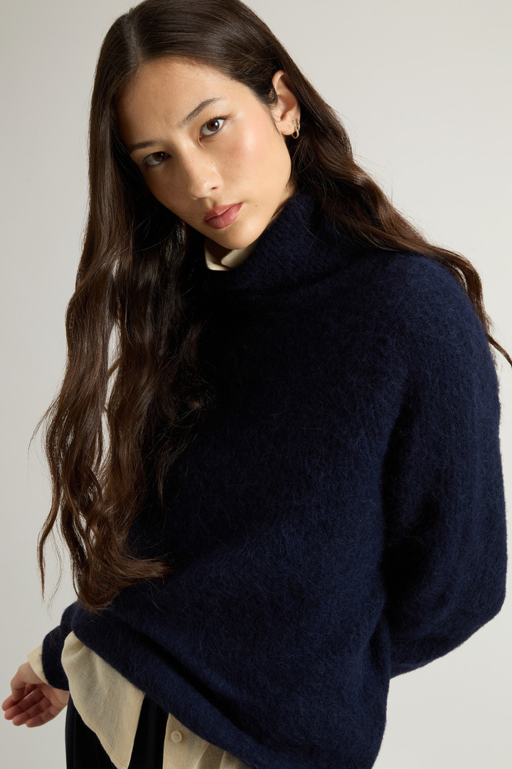 Rollkragenpullover aus Alpaka-Wollmischung Blau photo 4 | Woolrich