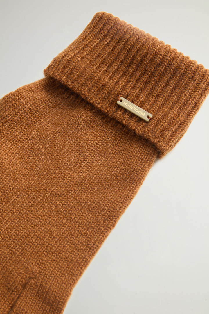 PURE CASHMERE RIBBED GLOVES Brown photo 3 | Woolrich